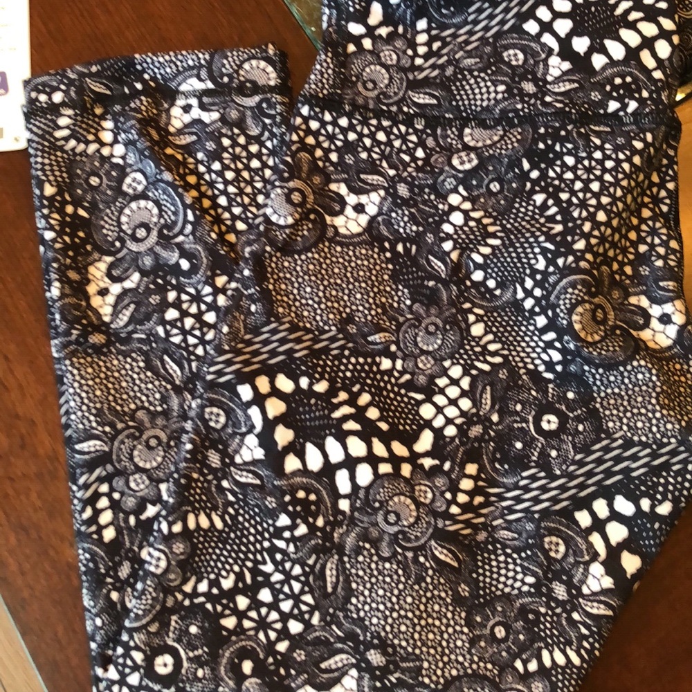 Lululemon Wunder Under Crop - 8 - EUC